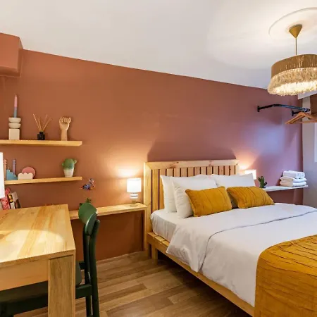 Gorgeous House With Refreshing Garden In Besiktas *