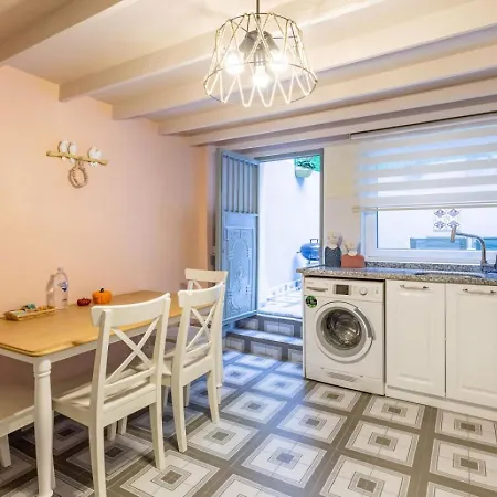 Gorgeous House With Refreshing Garden In Besiktas דירה